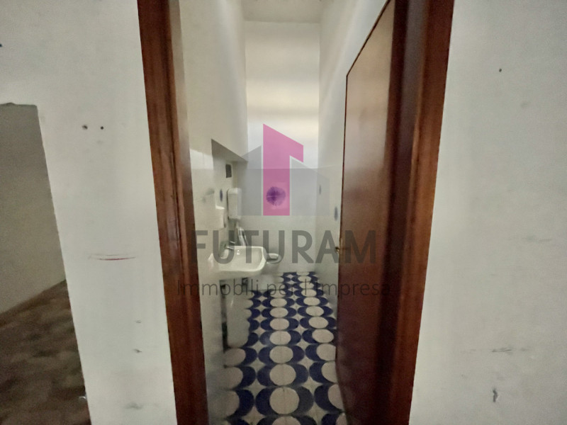 MONTEGALDA - RIF. 6FIL - Per info 0444/310220 - 

Proponiamo in affitto un grande negozio di circ...