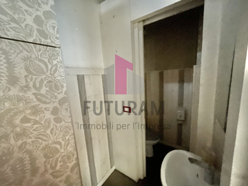 MONTEGALDA - RIF. 6FIL - Per info 0444/310220 - 

Proponiamo in affitto un grande negozio di circ...