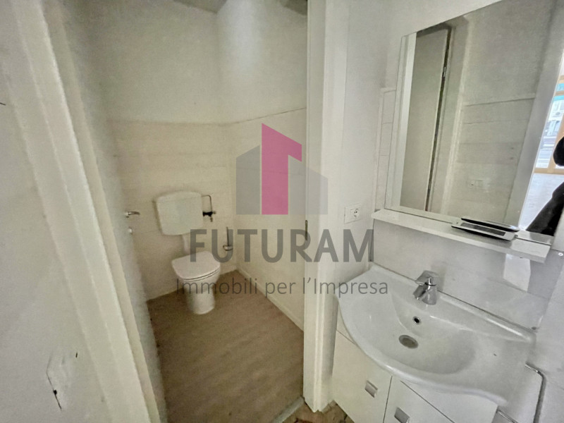 MONTEGALDA - RIF. 6FIL - Per info 0444/310220 - 

Proponiamo in affitto un grande negozio di circ...