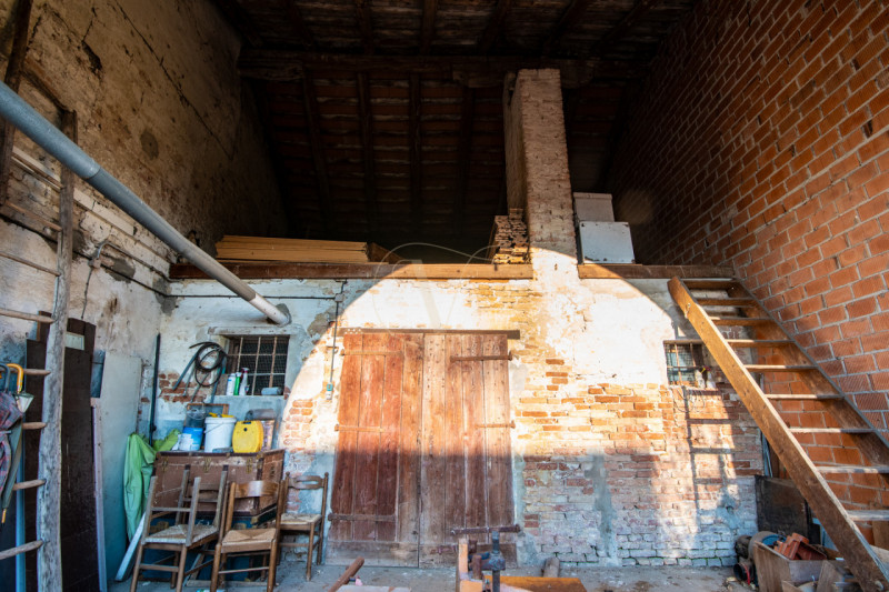 Se stai cercando un'immobile distante dal traffico urbano questa è la soluzione perfetta per te!
...