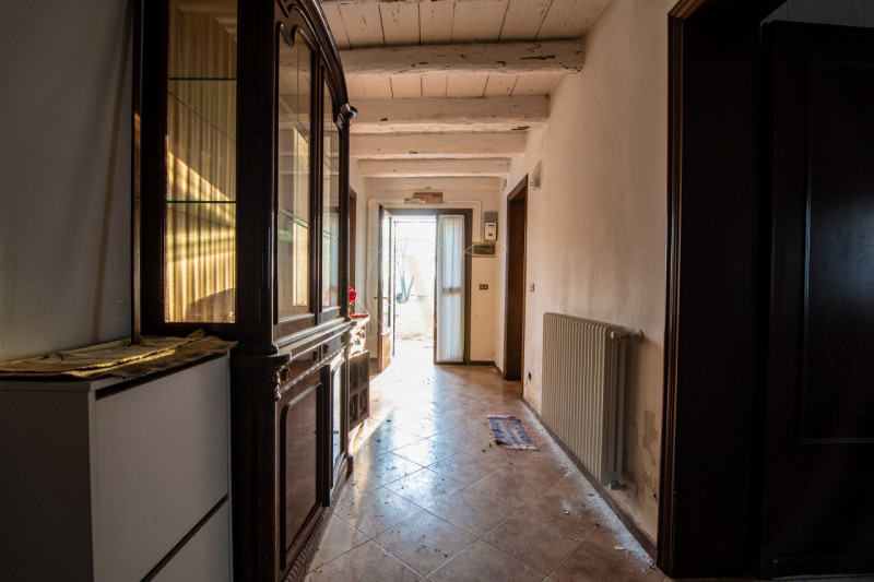 Se stai cercando un'immobile distante dal traffico urbano questa è la soluzione perfetta per te!
...