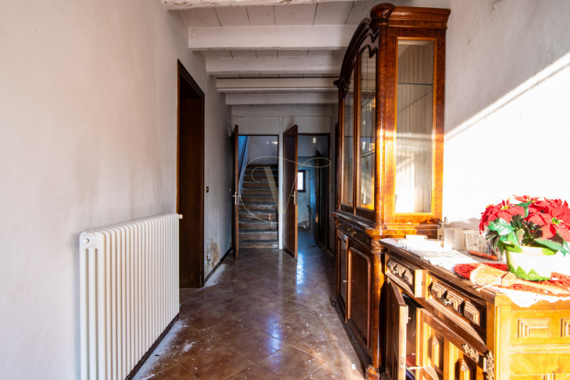 Se stai cercando un'immobile distante dal traffico urbano questa è la soluzione perfetta per te!
...