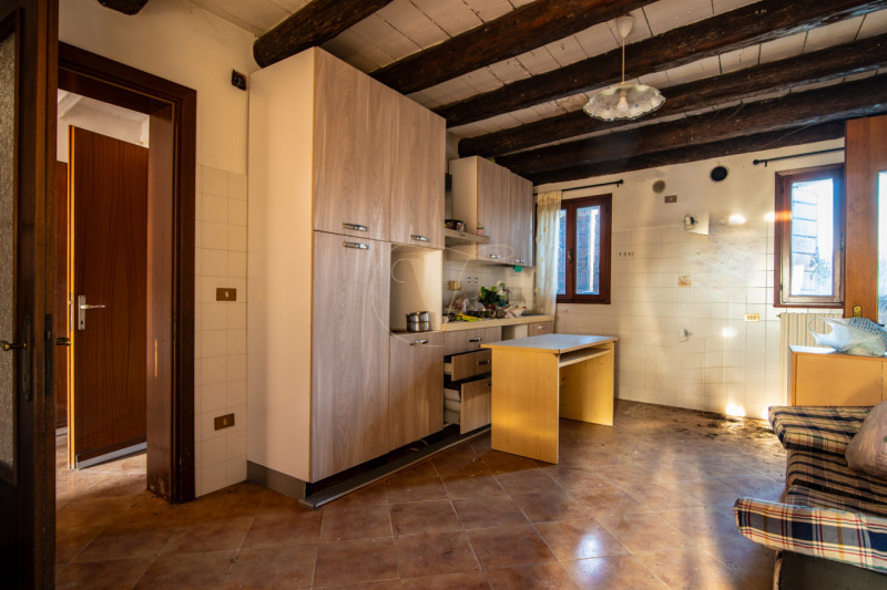 Se stai cercando un'immobile distante dal traffico urbano questa è la soluzione perfetta per te!
...