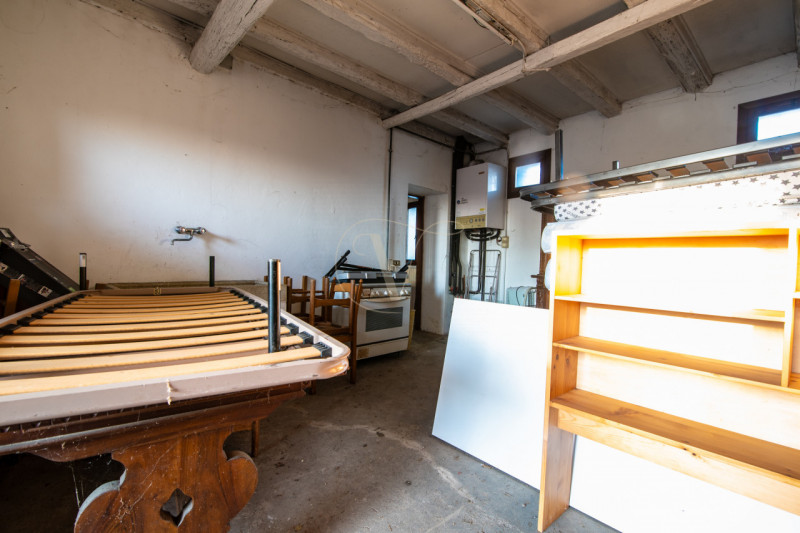 Se stai cercando un'immobile distante dal traffico urbano questa è la soluzione perfetta per te!
...