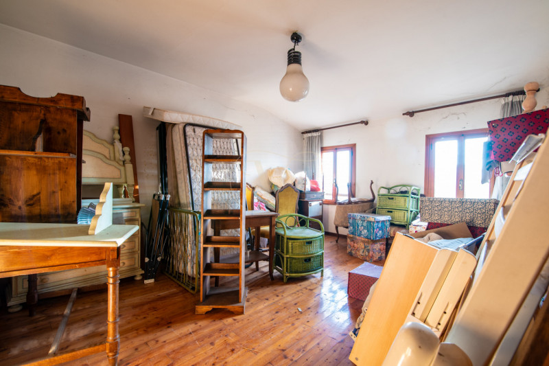 Se stai cercando un'immobile distante dal traffico urbano questa è la soluzione perfetta per te!
...