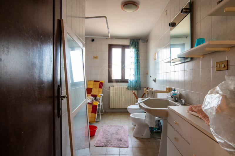 Se stai cercando un'immobile distante dal traffico urbano questa è la soluzione perfetta per te!
...