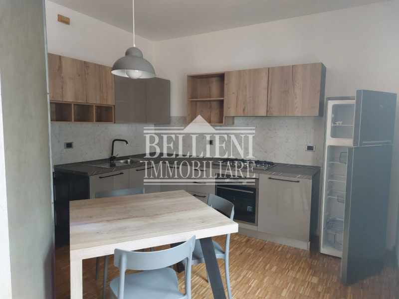 ARACELI: In una laterale in zona Araceli proponiamo in affitto un appartamento appena ristruttura...