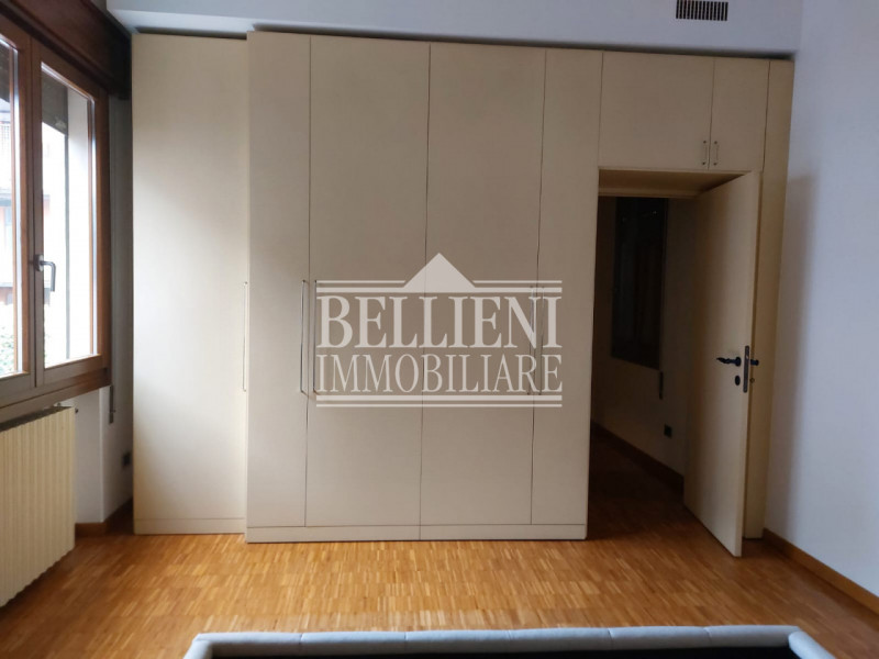 ARACELI: In una laterale in zona Araceli proponiamo in affitto un appartamento appena ristruttura...