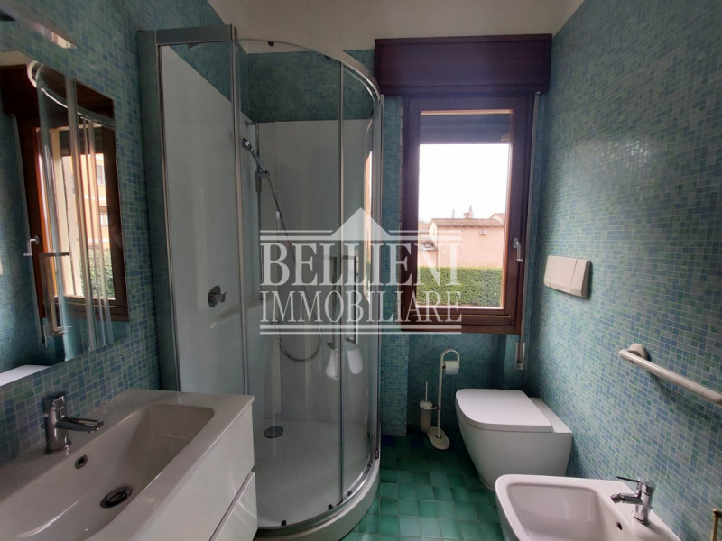 ARACELI: In una laterale in zona Araceli proponiamo in affitto un appartamento appena ristruttura...