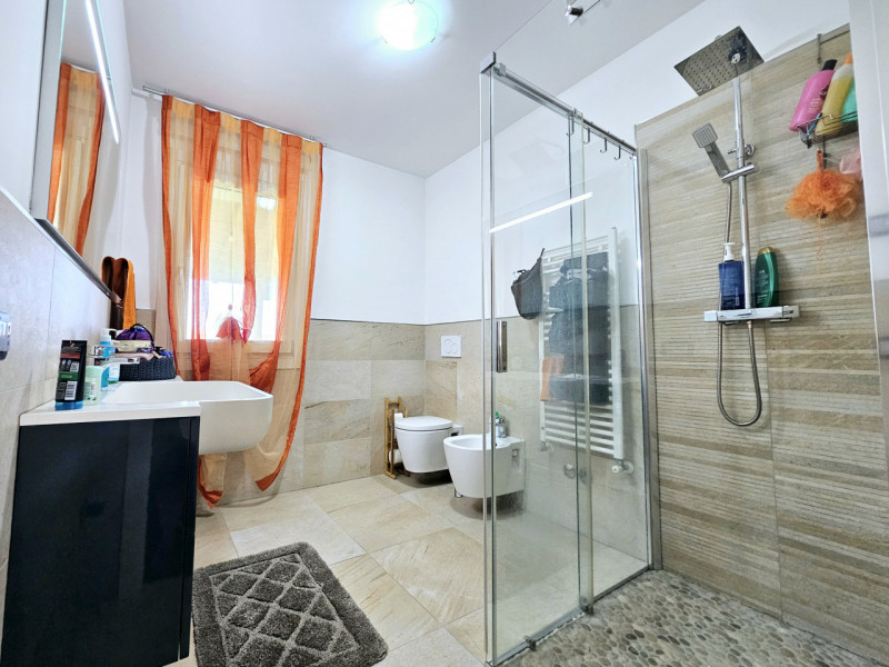 Ad Anguillara Veneta, proponiamo in vendita compendio immobiliare, attualmente suddiviso in due u...