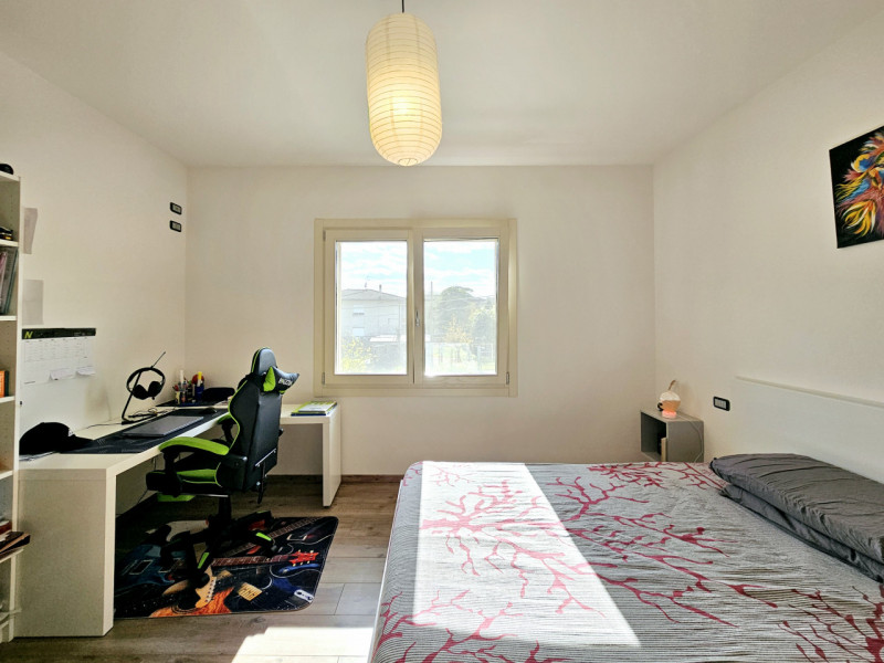 Ad Anguillara Veneta, proponiamo in vendita compendio immobiliare, attualmente suddiviso in due u...