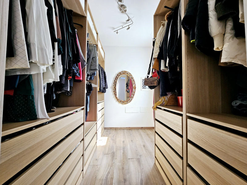 Ad Anguillara Veneta, proponiamo in vendita compendio immobiliare, attualmente suddiviso in due u...