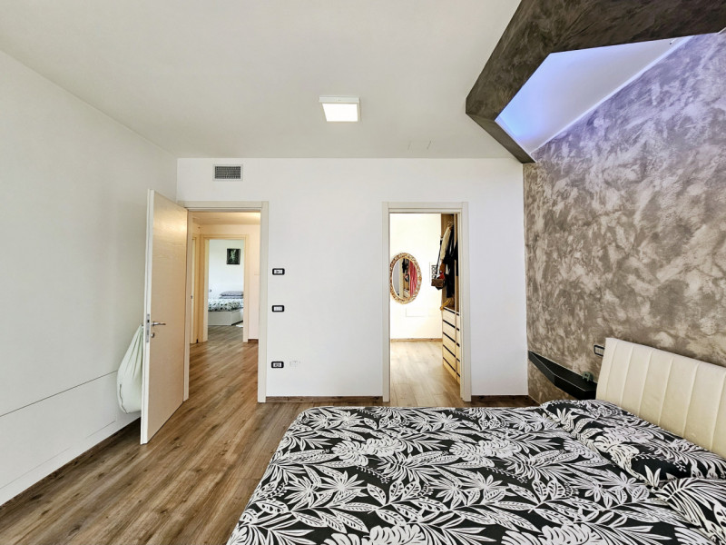 Ad Anguillara Veneta, proponiamo in vendita compendio immobiliare, attualmente suddiviso in due u...