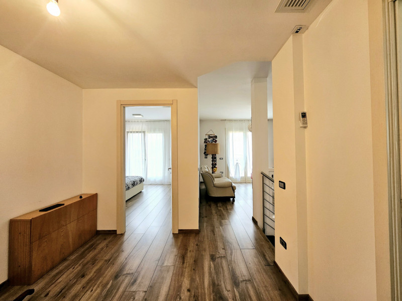 Ad Anguillara Veneta, proponiamo in vendita compendio immobiliare, attualmente suddiviso in due u...