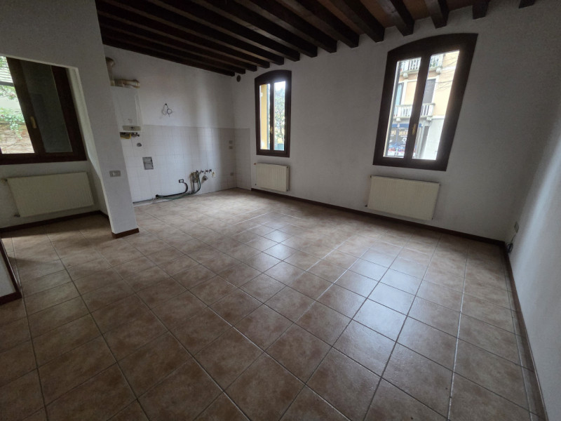 ASTA IMMOBILIARE - PADOVA, zona PRATO DELLA VALLE, Via Michele Sanmicheli, APPARTAMENTO su due pi...