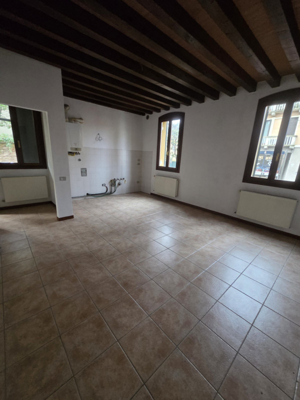 ASTA IMMOBILIARE - PADOVA, zona PRATO DELLA VALLE, Via Michele Sanmicheli, APPARTAMENTO su due pi...