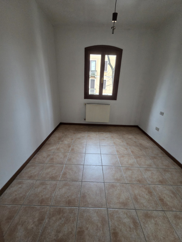 ASTA IMMOBILIARE - PADOVA, zona PRATO DELLA VALLE, Via Michele Sanmicheli, APPARTAMENTO su due pi...