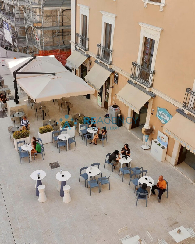 Marostica
Importante bar gelateriaa Marostica sulla piazza centrale, grandissimo plateatico, elev...