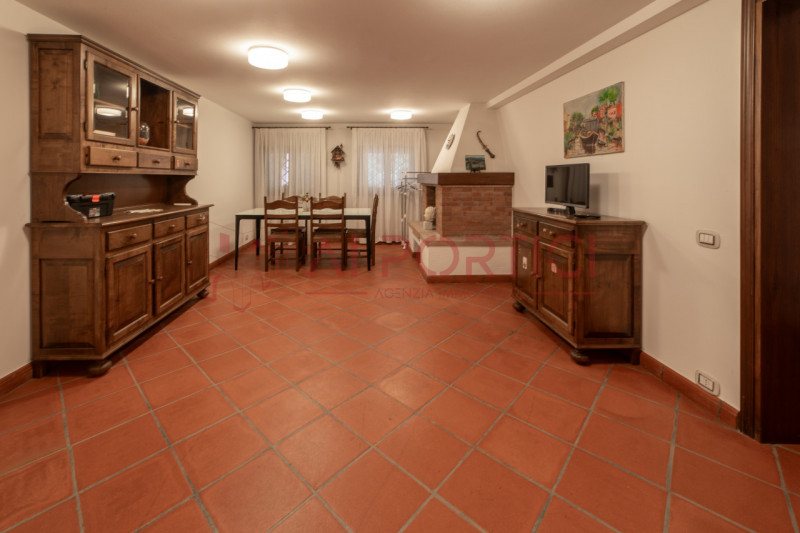 SANT'ANGELO DI PIOVE DI SACCO - In posizione centrale, proponiamo una splendida VILLA SINGOLA imm...