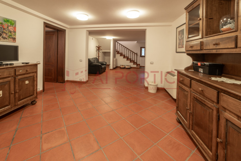 SANT'ANGELO DI PIOVE DI SACCO - In posizione centrale, proponiamo una splendida VILLA SINGOLA imm...