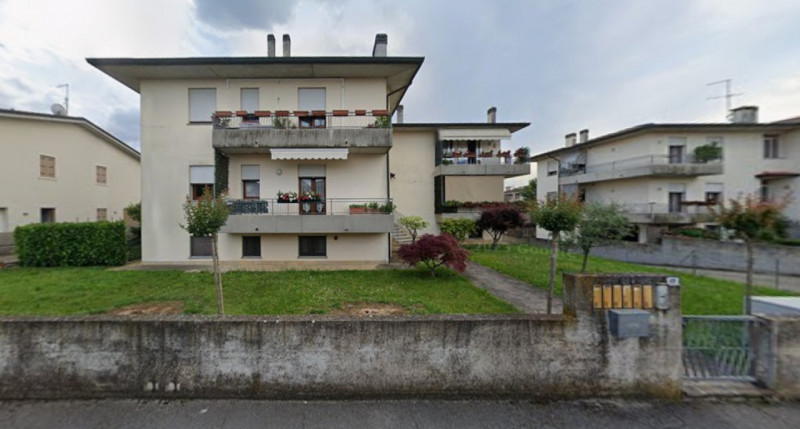 Proponiamo in vendita un grazioso mini appartamento a Camisano Vicentino, inserito in un curato c...