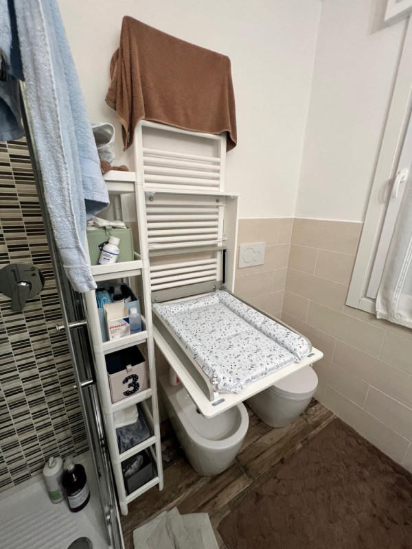 Proponiamo in vendita un grazioso mini appartamento a Camisano Vicentino, inserito in un curato c...