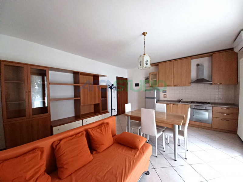 Vicenza - San Bortolo: in ottimo e ben abitato contesto condominiale, affittasi spazioso mini app...