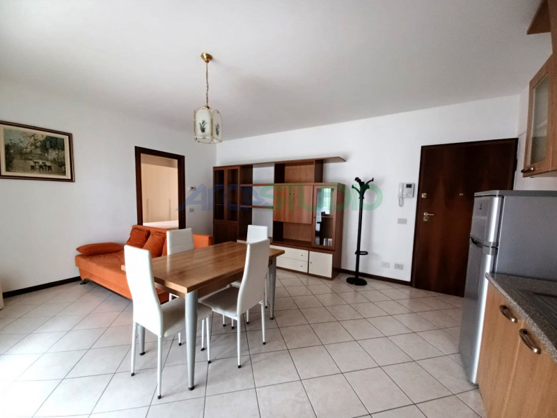 Vicenza - San Bortolo: in ottimo e ben abitato contesto condominiale, affittasi spazioso mini app...