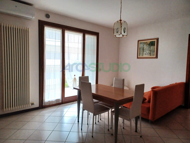 Vicenza - San Bortolo: in ottimo e ben abitato contesto condominiale, affittasi spazioso mini app...