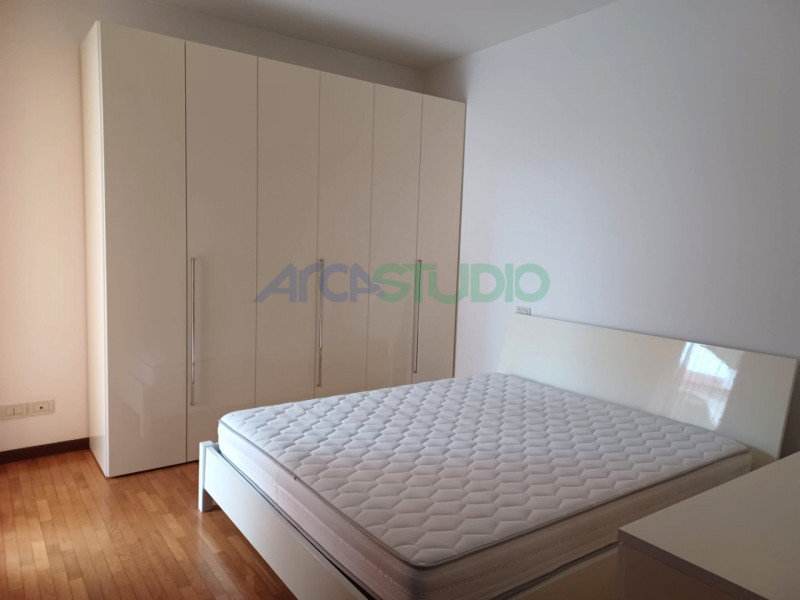 Vicenza - San Bortolo: in ottimo e ben abitato contesto condominiale, affittasi spazioso mini app...