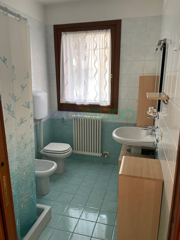 Vicenza - San Bortolo: in ottimo e ben abitato contesto condominiale, affittasi spazioso mini app...