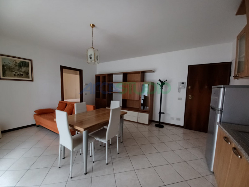 Vicenza - San Bortolo: in ottimo e ben abitato contesto condominiale, affittasi spazioso mini app...