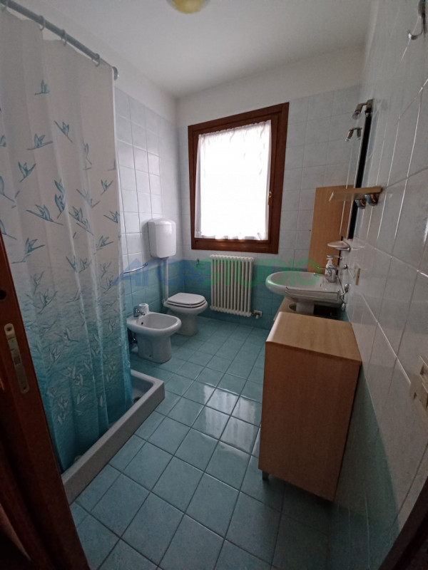 Vicenza - San Bortolo: in ottimo e ben abitato contesto condominiale, affittasi spazioso mini app...