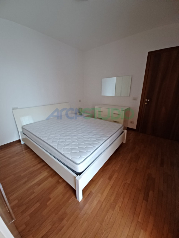 Vicenza - San Bortolo: in ottimo e ben abitato contesto condominiale, affittasi spazioso mini app...