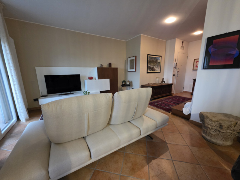 Scoprite questo INTROVABILE ATTICO, un gioiello nel cuore di Padova, situato nella tranquilla zon...