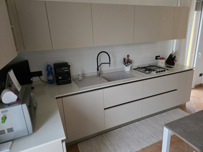 Scoprite questo INTROVABILE ATTICO, un gioiello nel cuore di Padova, situato nella tranquilla zon...