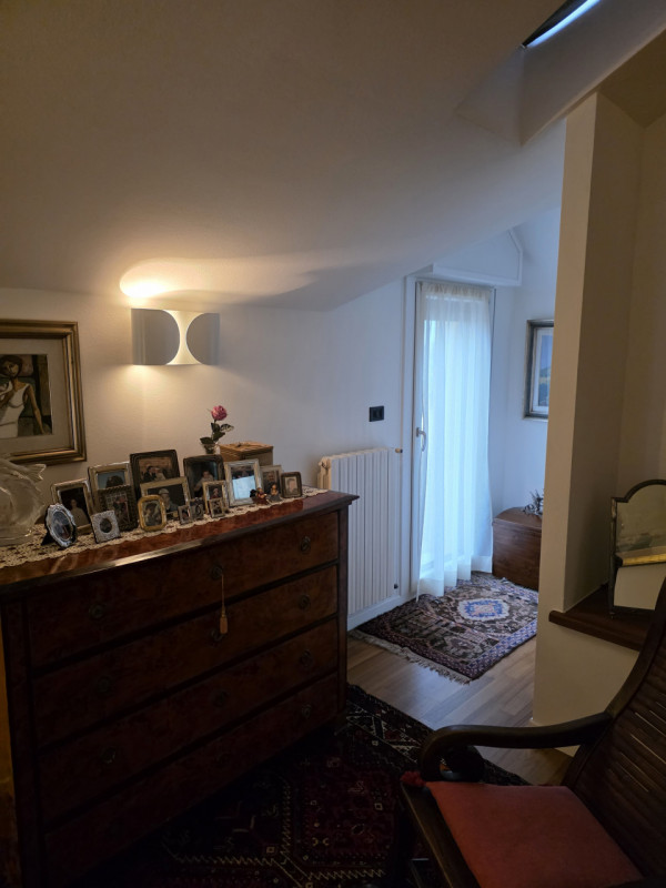 Scoprite questo INTROVABILE ATTICO, un gioiello nel cuore di Padova, situato nella tranquilla zon...