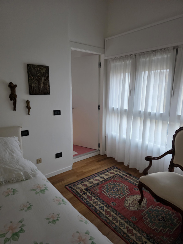 Scoprite questo INTROVABILE ATTICO, un gioiello nel cuore di Padova, situato nella tranquilla zon...