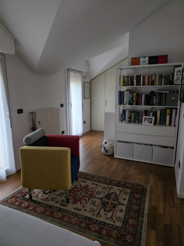 Scoprite questo INTROVABILE ATTICO, un gioiello nel cuore di Padova, situato nella tranquilla zon...