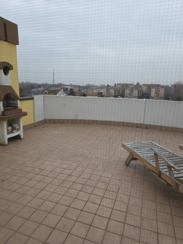 Scoprite questo INTROVABILE ATTICO, un gioiello nel cuore di Padova, situato nella tranquilla zon...