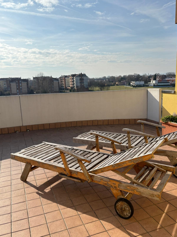 Scoprite questo INTROVABILE ATTICO, un gioiello nel cuore di Padova, situato nella tranquilla zon...