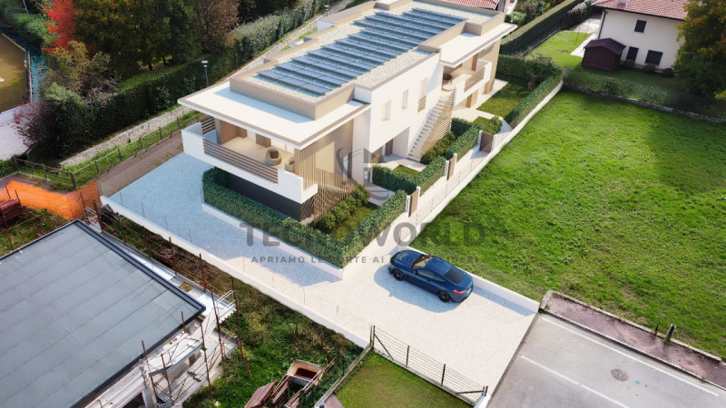 In una delle zone residenziali più esclusive di Villaverla, proponiamo in vendita due raffinati a...