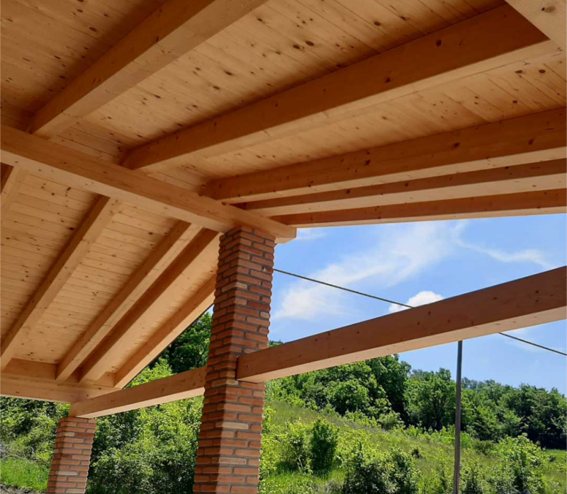 Scopri questa straordinaria villa contemporanea in vendita nel tranquillo comune di Sarmede, situ...