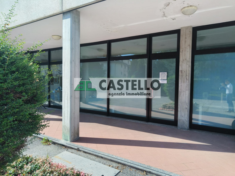 Limena Negozio al piano terra di circa 55mq, situato in vicolo chiuso con presenza di attività co...