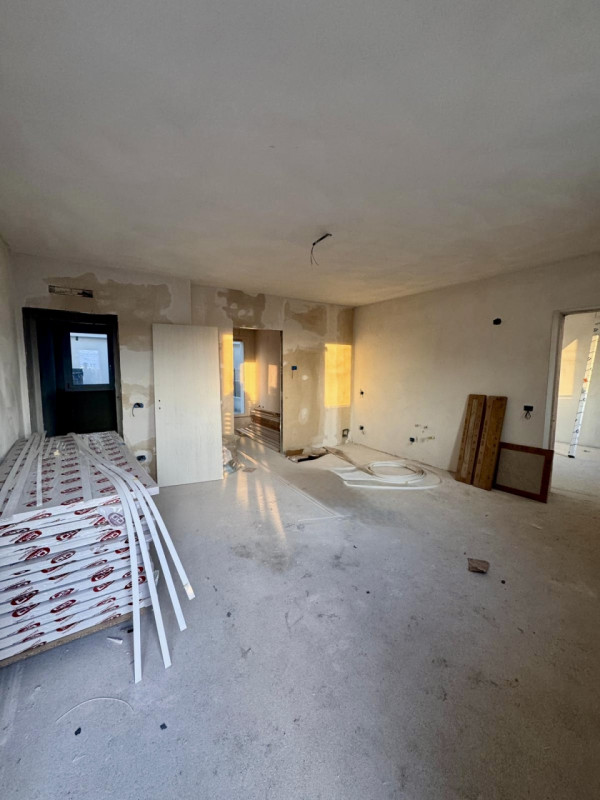 COMPOSIZIONE:
Proponiamo in vendita un appartamento di nuova costruzione situato al piano terra. ...