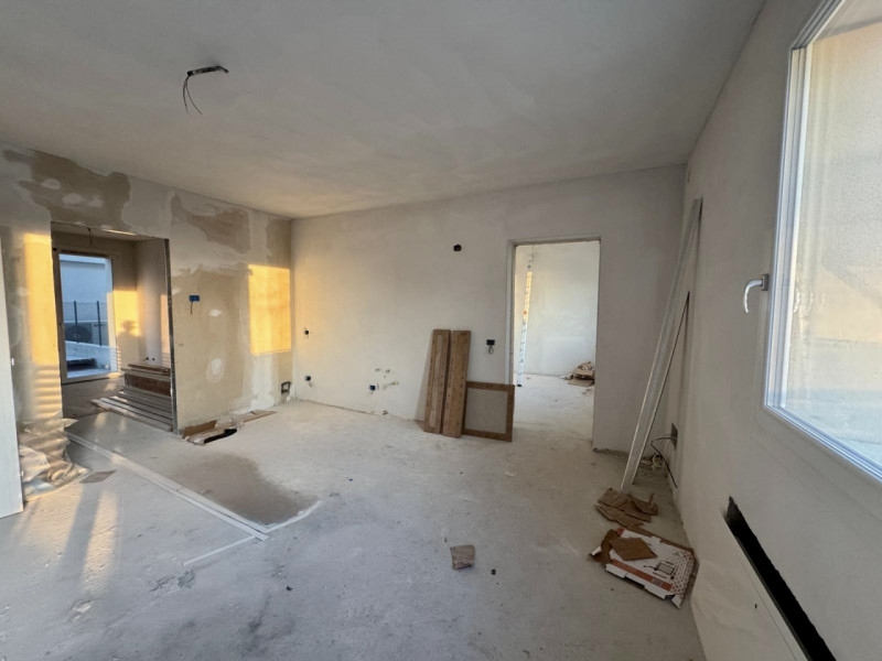 COMPOSIZIONE:
Proponiamo in vendita un appartamento di nuova costruzione situato al piano terra. ...