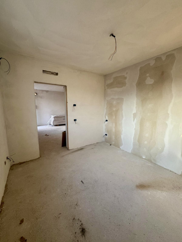 COMPOSIZIONE:
Proponiamo in vendita un appartamento di nuova costruzione situato al piano terra. ...