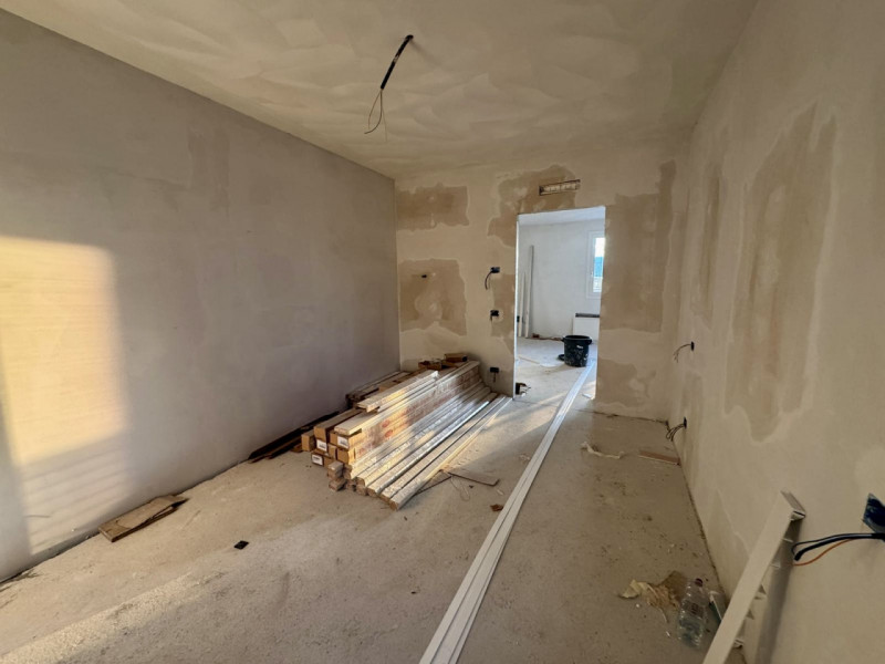 COMPOSIZIONE:
Proponiamo in vendita un appartamento di nuova costruzione situato al piano terra. ...