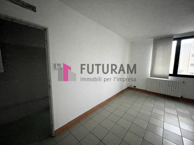 RIF: 128NM - PADOVA (CAMIN) - PER INFO 340 335 8378 - 0444/310220

Propongo in affitto un ufficio...