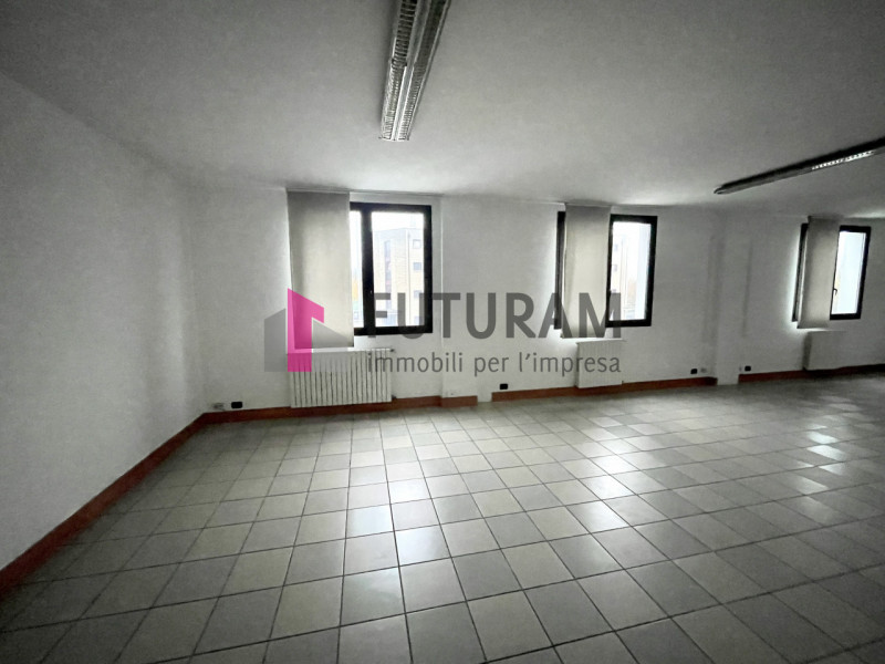 RIF: 128NM - PADOVA (CAMIN) - PER INFO 340 335 8378 - 0444/310220

Propongo in affitto un ufficio...